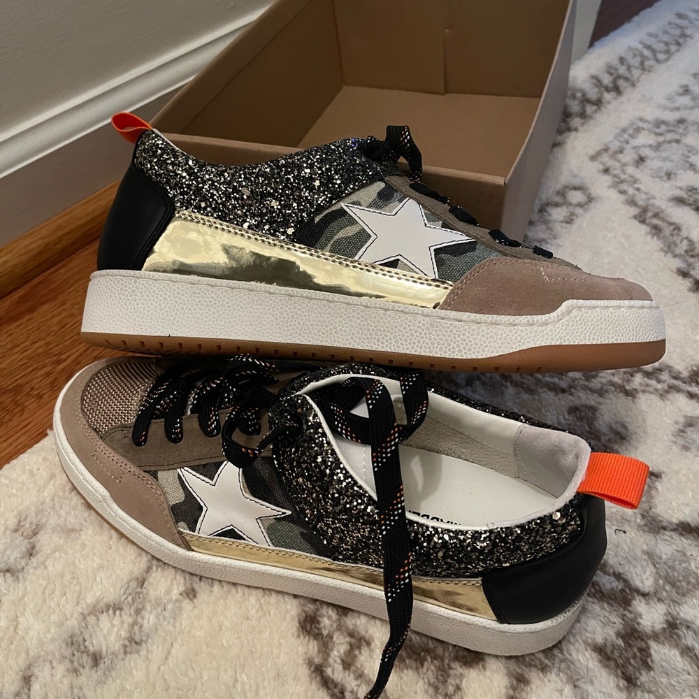 NEW in box Steve Madden Sneakers